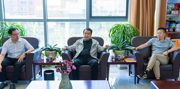 共謀發展 ： 龍鄉商會考察團，蒞臨普惠天成參觀指導！